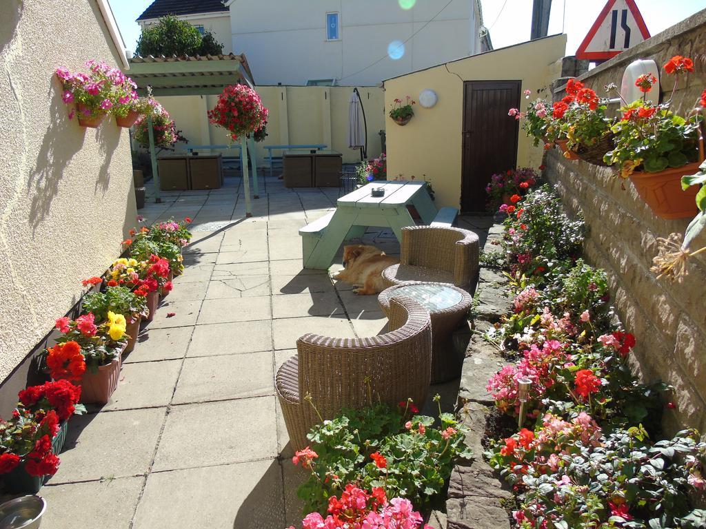 The Pembrey Country Inn Exteriér fotografie